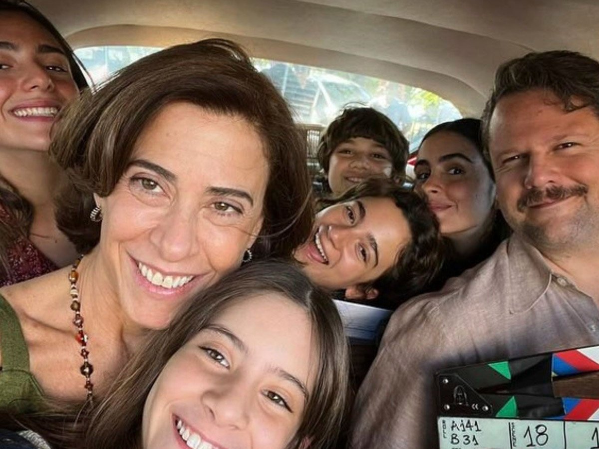 Elenco-de-Ainda-Estou-Aqui