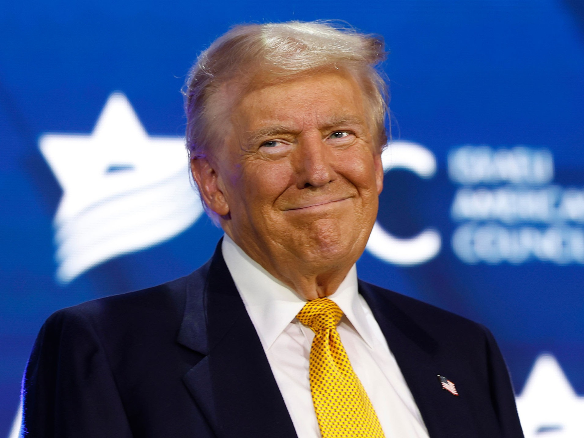 Donald-Trump-no-MC-Donalds-candidato-serve-brasileira-e-ouve-pedido-da-mulher-Nao-deixe-2