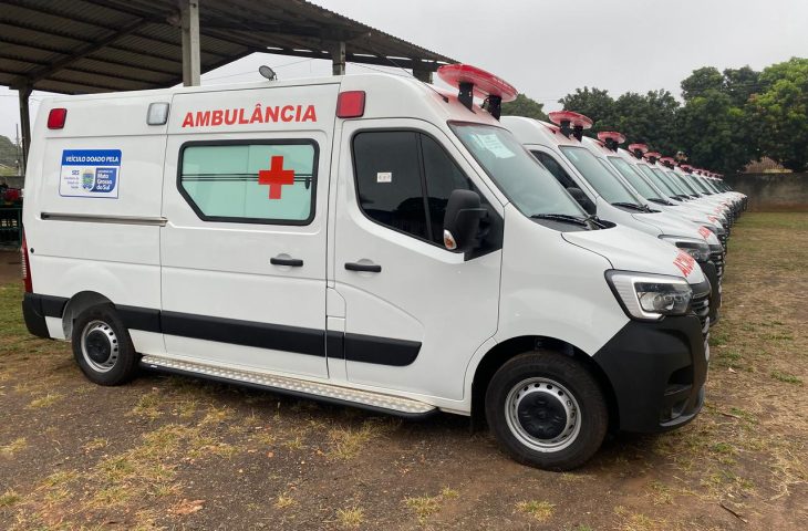 Ambulancias-entregues.-Foto.-Danubia-Burema-730×480