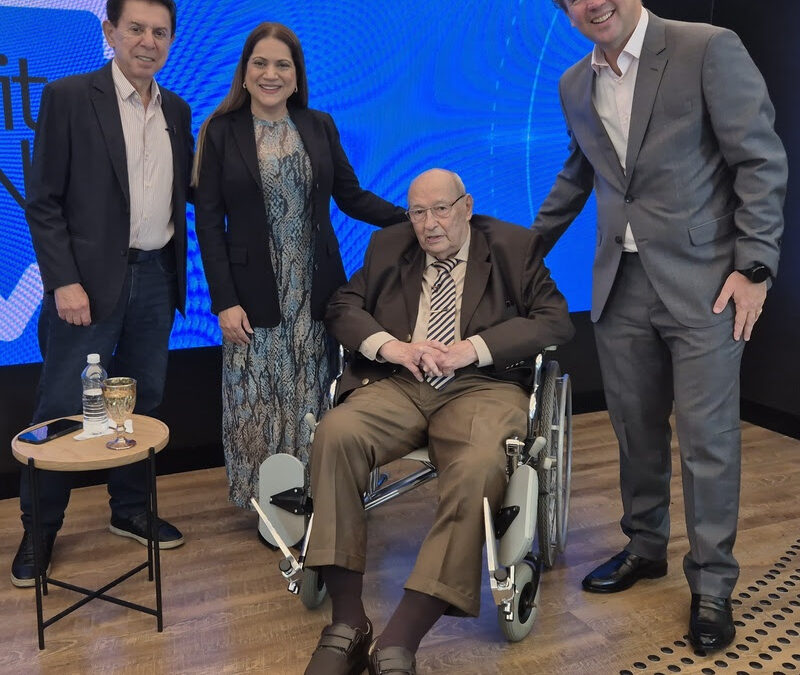 Professor e jurista Ives Gandra Martins foi homenageado na estreia do talk show jurídico “Direito ao Ponto” da EPD