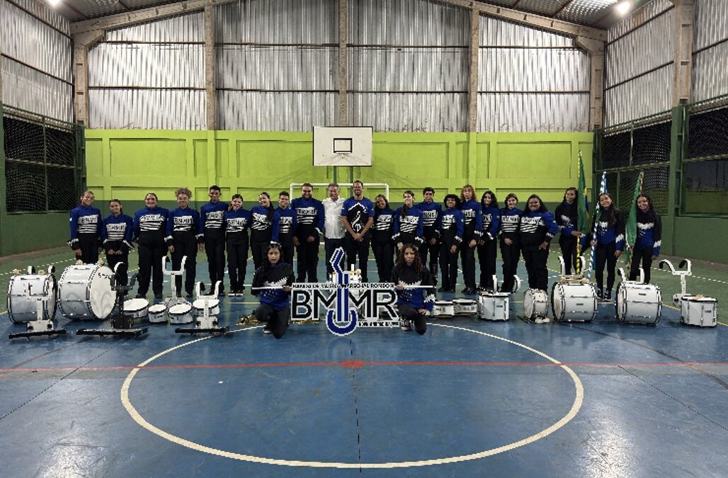 Hashioka entrega uniformes e instrumentos para banda musical da Escola Marechal Rondon