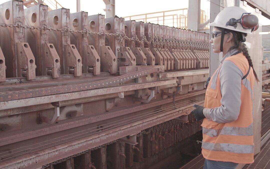 Lhg Mining realiza mutirão de empregos com vagas para início imediato em Corumbá