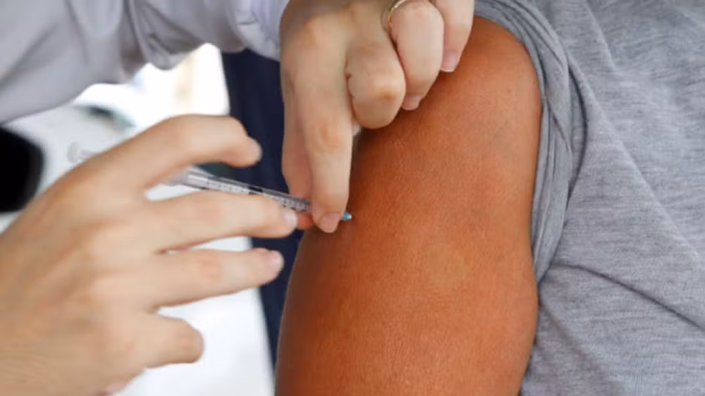 Dourados inicia vacinação contra chikungunya em meio à epidemia e estado de calamidade