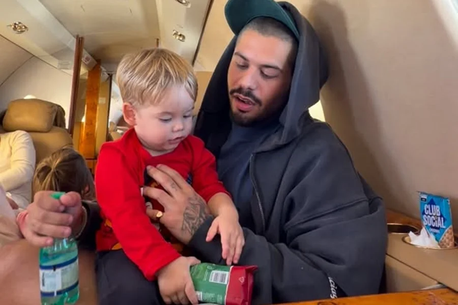 Zé Felipe reencontra filhos e celebra volta para casa após viagem: “Saudade”