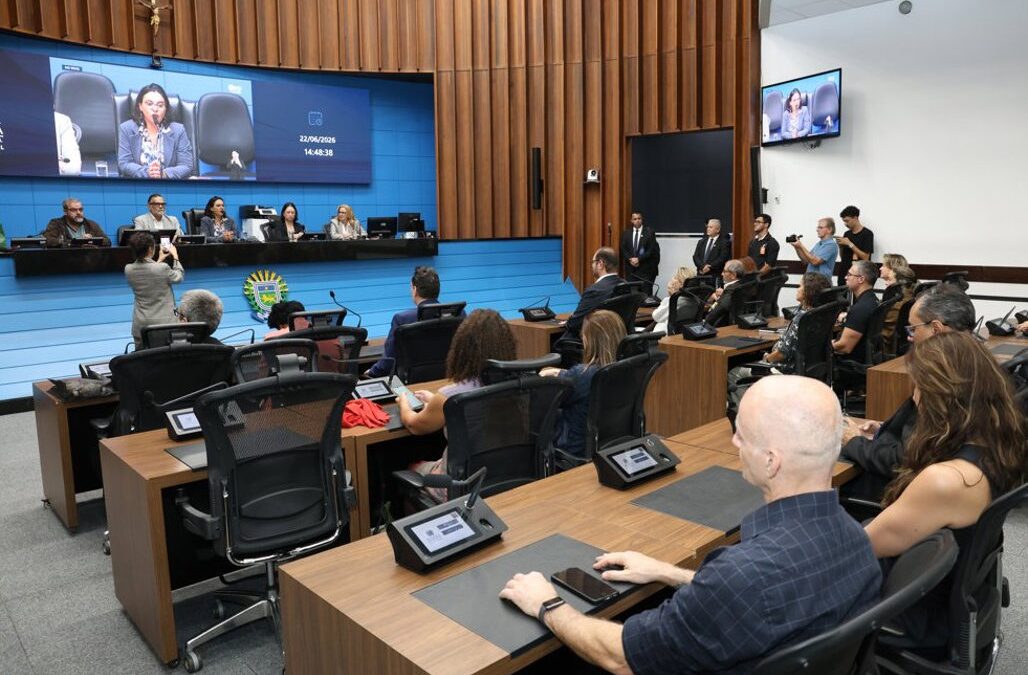 Fiocruz recebe homenagem com defesa da ciência, vacinação e do combate à desinformação.
