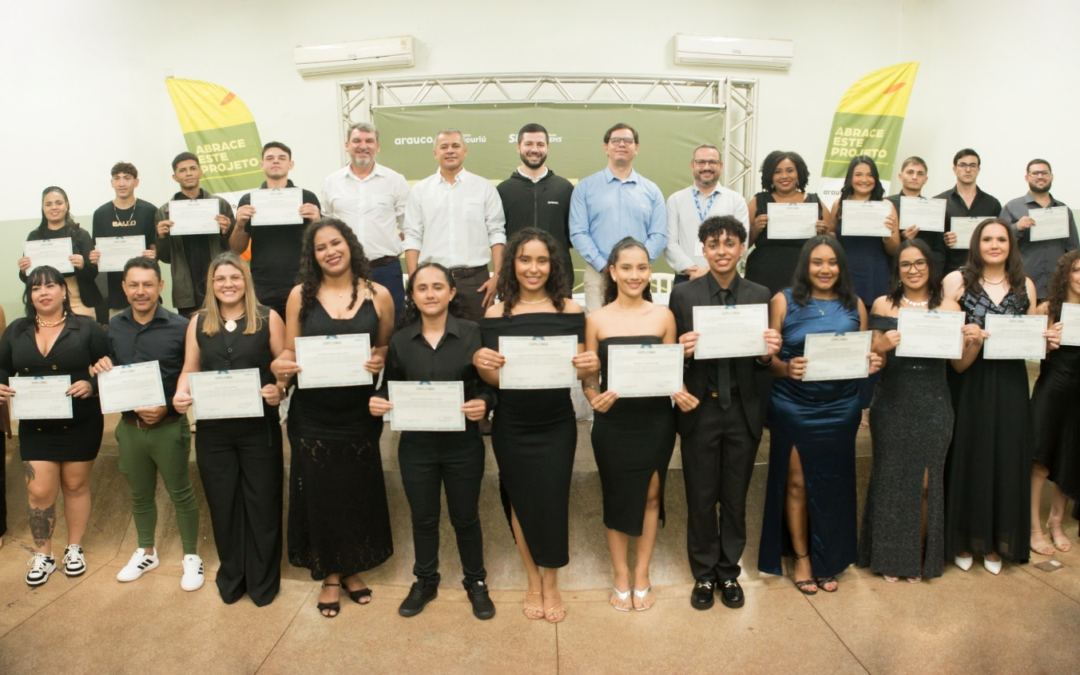 Primeira turma do Programa Abrace Este Projeto recebe certificado em Paranaíba